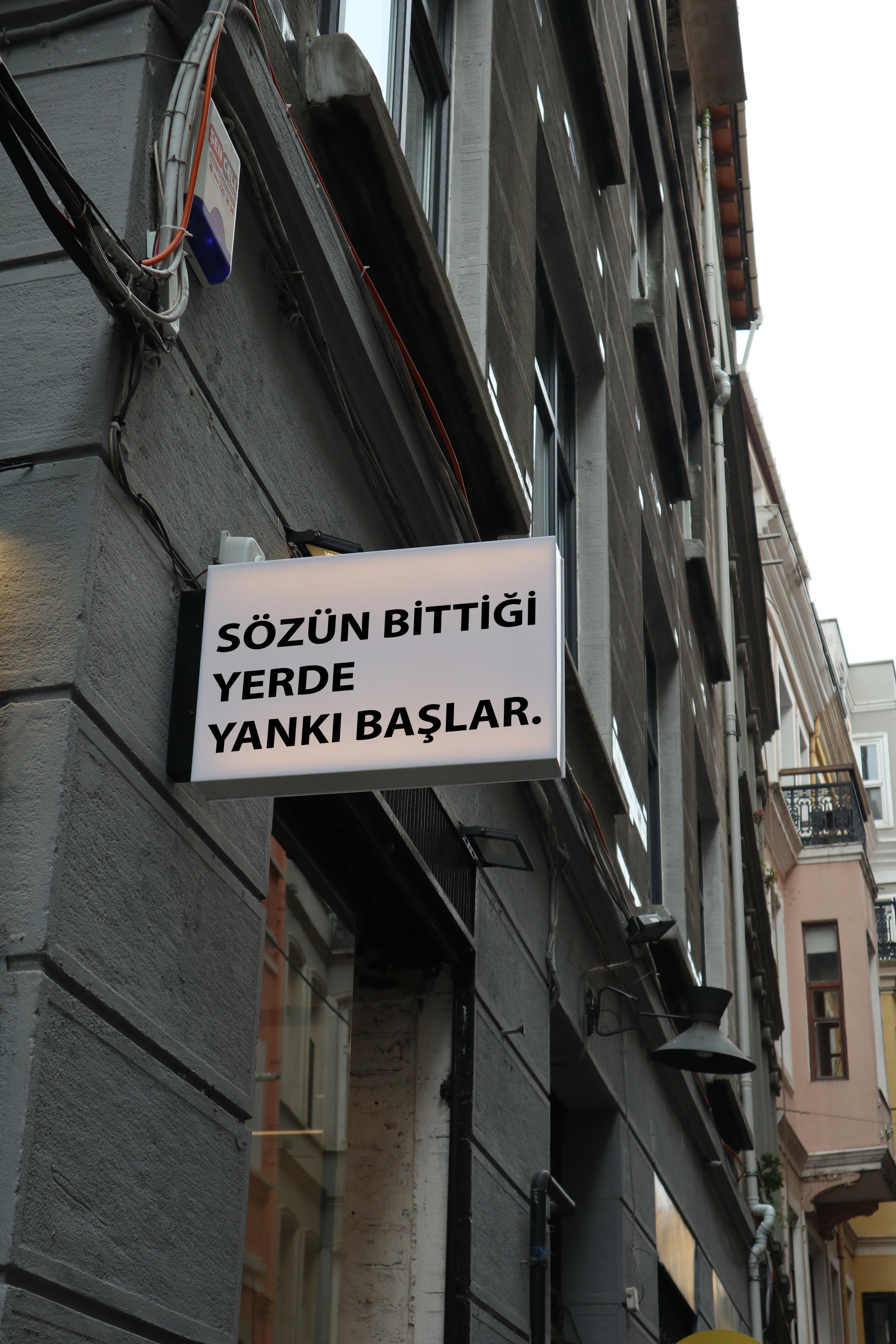 Spruch auf einer Tafel mit Spruch im Onlineshop Yankiwear.com 