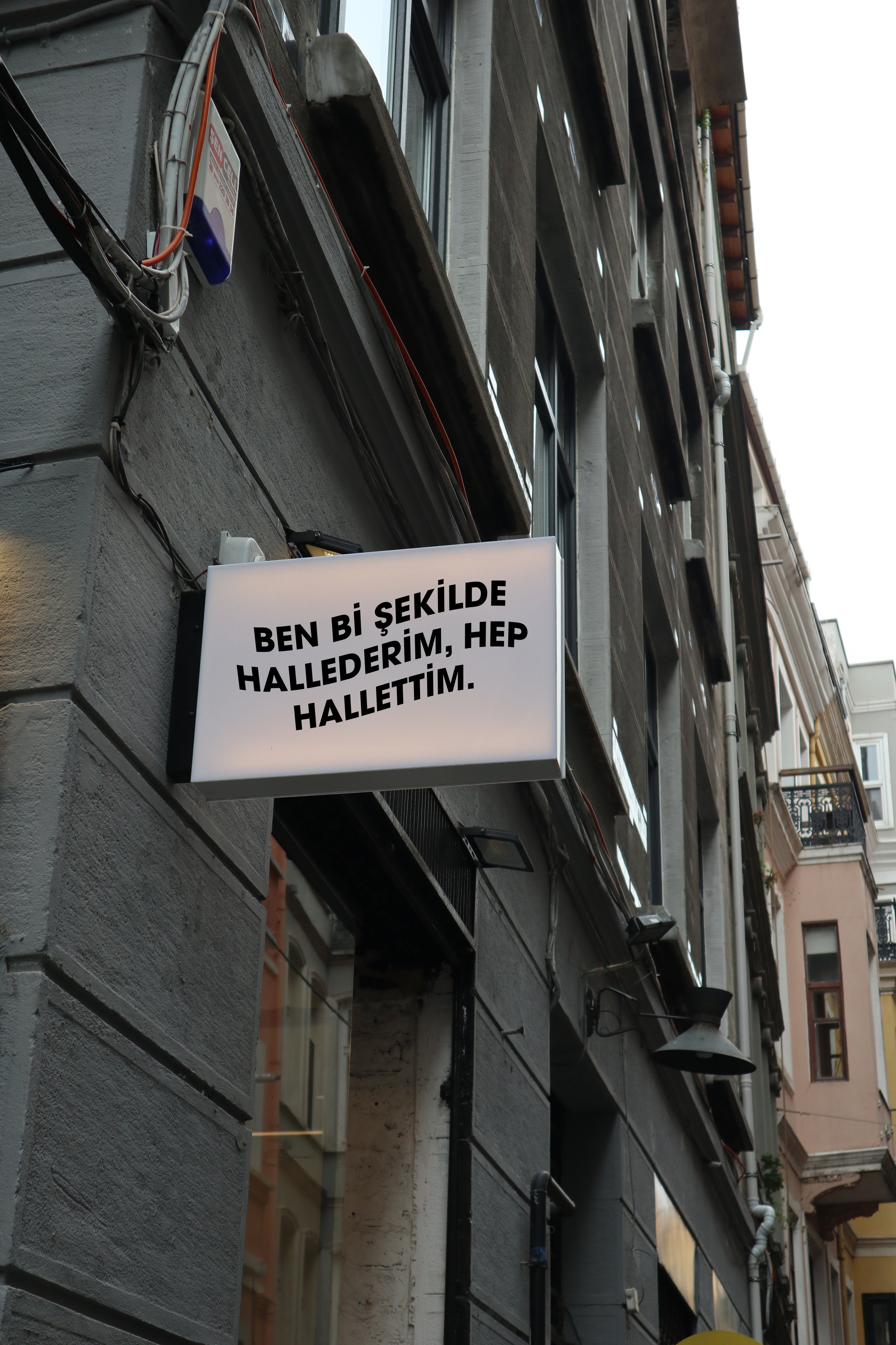 Spruch auf einer Tafel mit Spruch im Onlineshop Yankiwear.com 